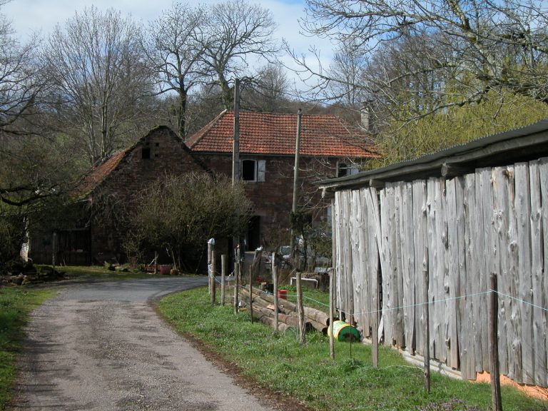 041 Maison rouge - Reconversion d’une grange et d’une maison individuelle en gîtes ruraux - Photo 3