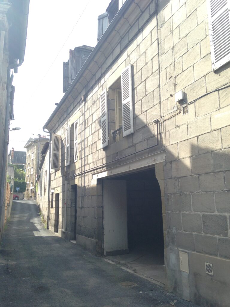 103 Maison Beiges - Transformation d’un ancien laboratoire de boucherie en 2 logements  - Photo 1