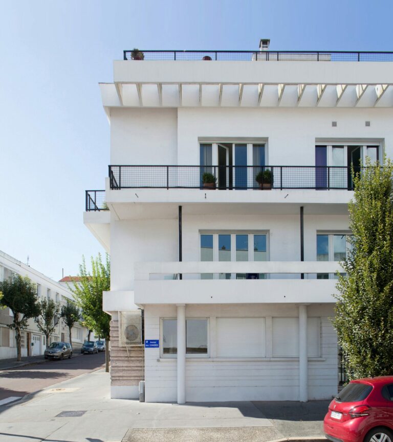 132 Ciel de Royan - Transformation d’un immeuble en deux appartements familiaux et une galerie - Photo 1