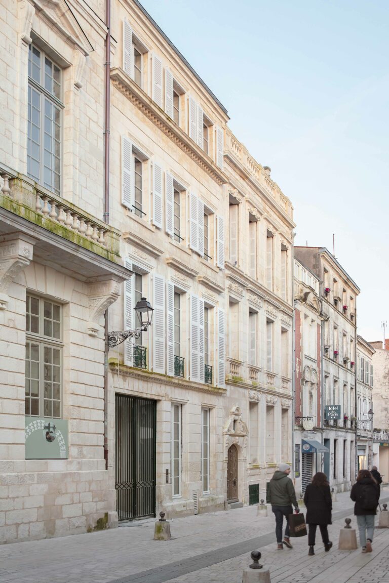 165 Logis Gargoulleau - Transformation d’un immeuble en 11 logements et un plateau commercial nu - Photo 2